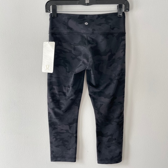 NWT Lululemon Wunder Under Crop Savasana Camo Black / Soot / Black - Picture 4 of 5